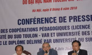 Học bốn năm được cấp hai bằng đại học