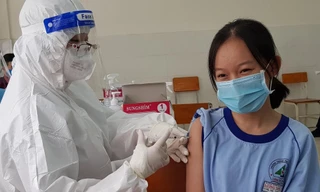 Cao điểm tiêm vắc xin COVID-19 ở TPHCM, có quận chỉ 113 lượt người tiêm