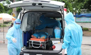 Dù tăng cường số lượng nhân viên 20 đến 30 người chia 3 ca, trực 24/24 giờ, nhưng lượng cuộc gọi đến tổng đài rất cao, chủ yếu cần trợ giúp liên quan đến COVID-19