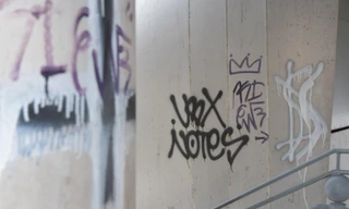 Cơ quan chức năng “bó tay” với vết vẽ bẩn trên cầu Thủ Thiêm 2