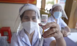 Phó Chủ tịch UBND TPHCM trả lời việc Hải Phòng muốn mượn vắc xin Sinopharm