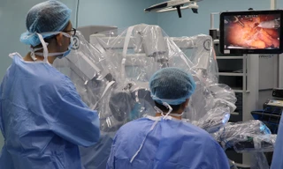 Sau 6 lần mổ thất bại ở các quốc gia, doanh nhân Mỹ khỏi bệnh nhờ bác sĩ Việt