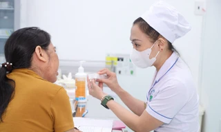 Mù mắt, nhiễm trùng vì 'thầy khoán' đắp lá trị bệnh