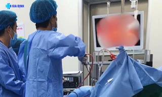 Bác sĩ Thái Lan bị thủng túi mật được các bác sĩ Việt Nam cứu sống