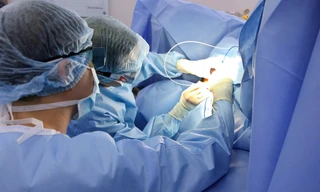 Điểm mặt bộ ba nguyên nhân khiến bệnh trĩ tấn công giới trẻ