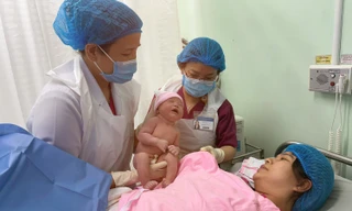 TPHCM: Những 'công dân nhí' chào đời trong thời khắc giao thừa