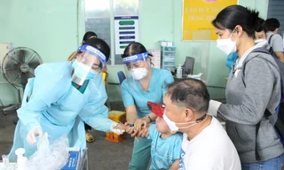 Cảnh báo trẻ mắc COVID-19 đang tăng trở lại