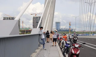 Đậu xe check-in trên cầu Thủ Thiêm 2, coi chừng bị phạt đến tiền triệu