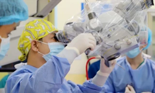 Phóng đại khối u lên 25 lần, cứu người đàn ông mắc bệnh hiếm gặp