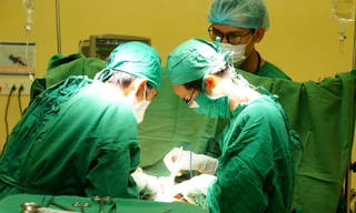 Sản phụ Campuchia bị băng huyết nguy kịch, chuyển viện nhờ bác sĩ Việt Nam cứu