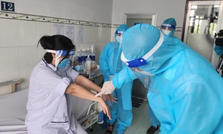 Vào thăm ca bệnh đậu mùa khỉ đầu tiên tại Việt Nam