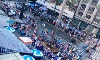 Nghe tiêm vắc xin Pfizer ngừa COVID-19, thai phụ ùn ùn kéo đến bệnh viện sản TPHCM