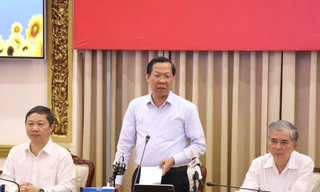 Chủ tịch TPHCM: Đánh giá lại việc thu thuế công nhân nhận trợ cấp thôi việc