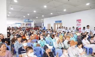 Mỗi ngày gần 5.000 lượt bệnh nhân khám, nhập viện, Bệnh viện Ung bướu TPHCM 'căng sức' ứng phó