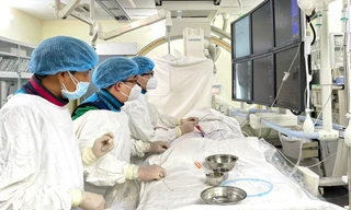 Người đàn ông đột quỵ vì giác hơi