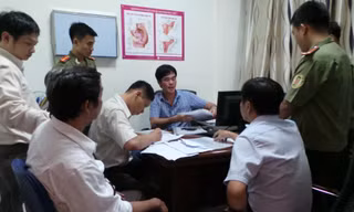 Đột kích các phòng khám 'vẽ bệnh, moi tiền': Kiểm tra đến đâu, phát hiện vi phạm đến đó
