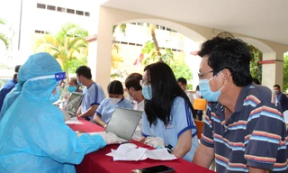 TPHCM tìm tên 579 nhân viên y tế chưa cho con tiêm vắc xin COVID-19