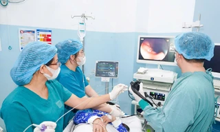 Cô gái trẻ nhập viện cấp cứu vì sai lầm nhiều người mắc khi uống thuốc