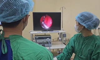 Bị u nhầy ăn thủng xương ổ mắt, người đàn ông vẫn chủ quan tự mua thuốc điều trị