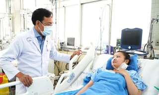 Cứu mẹ con thai phụ mắc bệnh hiếm gặp khiến nội tạng trào lên lồng ngực