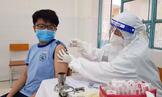 TPHCM phải 'đi vay' vắc xin COVID-19 của Đồng Nai