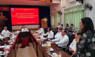 Gặp Bí thư TPHCM, giám đốc bệnh viện bật khóc khi nói về thu nhập của y bác sĩ