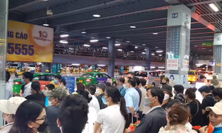 TPHCM nói gì về tình trạng sân bay ùn tắc gây bức xúc?