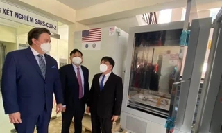 Tiếp nhận 34 tủ lạnh bảo quản vắc xin COVID-19 do Mỹ trao tặng