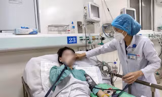 Thoát chết vì uống 'rượu độc', nữ sinh 19 tuổi có thể bị di chứng thần kinh và mù lòa