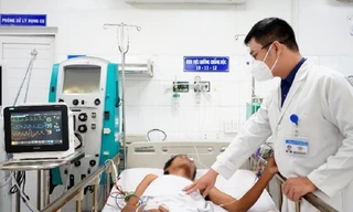 Uống rượu pha cồn công nghiệp người đàn ông nguy kịch 