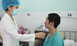 Uống thực phẩm chức năng, bệnh nhân bị lột da toàn thân