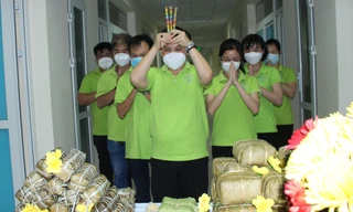 Những giây phút thiêng liêng đầu năm mới ở tuyến đầu chống dịch COVID-19