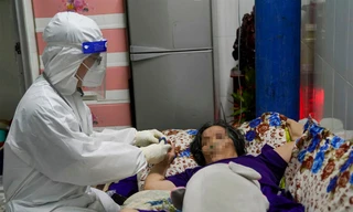 Hơn 20.000 người nhóm nguy cơ cao ở TPHCM chưa tiêm vắc xin ngừa COVID-19