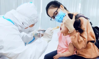 Trẻ em mắc COVID-19 điều trị tại nhà sử dụng thuốc gì?