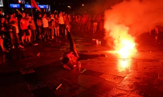 'Dẹp loạn' hàng rong, múa lửa tại phố đi bộ lớn nhất TPHCM