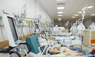 Nhiều bệnh nhân nặng đến nay người thân vẫn chưa liên lạc được xem họ đang điều trị ở đâu do lỗi thông tin tiếp nhận