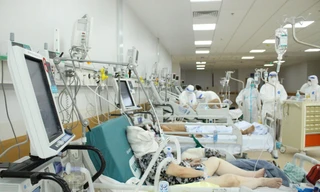 Nhiều bệnh nhân nặng đến nay người thân vẫn chưa liên lạc được xem họ đang điều trị ở đâu do lỗi thông tin tiếp nhận