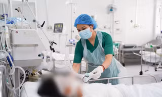 Nam thanh niên mất tinh hoàn sau tiếng nổ lớn