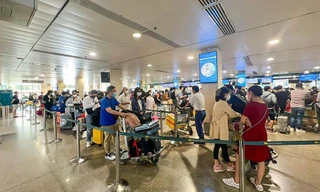 Người về quê đông nhưng chỉ bằng một nửa so với trước dịch COVID-19