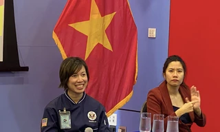 Christine Hà trong buổi nói chuyện tại Đại sứ quán Mỹ ở Hà Nội ngày 20/9. (Ảnh: Thu Loan)