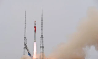 Tên lửa đẩy Zhuque-2 chạy bằng oxy và mê-tan hóa lỏng được phóng lên ngày 12/7. (Ảnh: Xinhua)