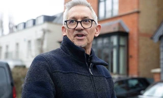 Gary Lineker mất việc ở đài BBC vì đăng quan điểm chỉ trích chính sách nhập cư của chính phủ Anh. (Ảnh: AP)