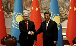 Chủ tịch Trung Quốc Tập Cận Bình đón tiếp Tổng thống Kassym-Jomart Tokayev của Kazakhstan. (Ảnh: Reuters)
