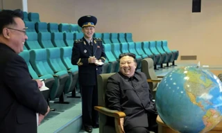 Báo chí Triều Tiên cho biết nhà lãnh đạo Kim Jong Un đã xem ảnh vệ tinh chụp hàng loạt thành phố của Hàn Quốc có căn cứ quân sự Mỹ. (Ảnh: KCNA)