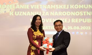 Thứ trưởng Ngoại giao, Chủ nhiệm Ủy ban Nhà nước về người Việt Nam ở nước ngoài Lê Thị Thu Hằng có mặt tại lễ chúc mừng. (Ảnh: Mofa)