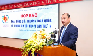 Phó Trưởng ban Tuyên giáo Trung ương Lê Hải Bình phát biểu tại lễ phát động giải thưởng. (Ảnh: TTXVN)