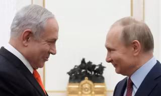 Thủ tướng Israel Benjamin Netanyahu trong cuộc gặp Tổng thống Nga Vladimir Putin tại Mátxcơva năm 2020. (Ảnh: Reuters)