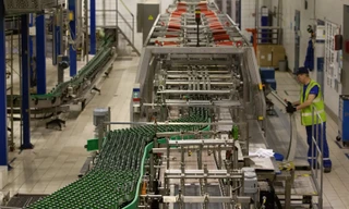 Dây chuyền sản xuất của Carlsberg tại Saint Petersburg năm 2018. (Ảnh: Getty)