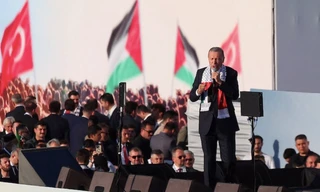 Tổng thống Thổ Nhĩ Kỳ Tayyip Erdogan phát biểu trước hàng triệu người tập trung ủng hộ Palestine ngày 28/10. (Ảnh: Reuters)