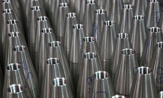 Đạn pháo 155mm tại một nhà máy ở Pennsylvania, Mỹ. (Ảnh: Reuters)